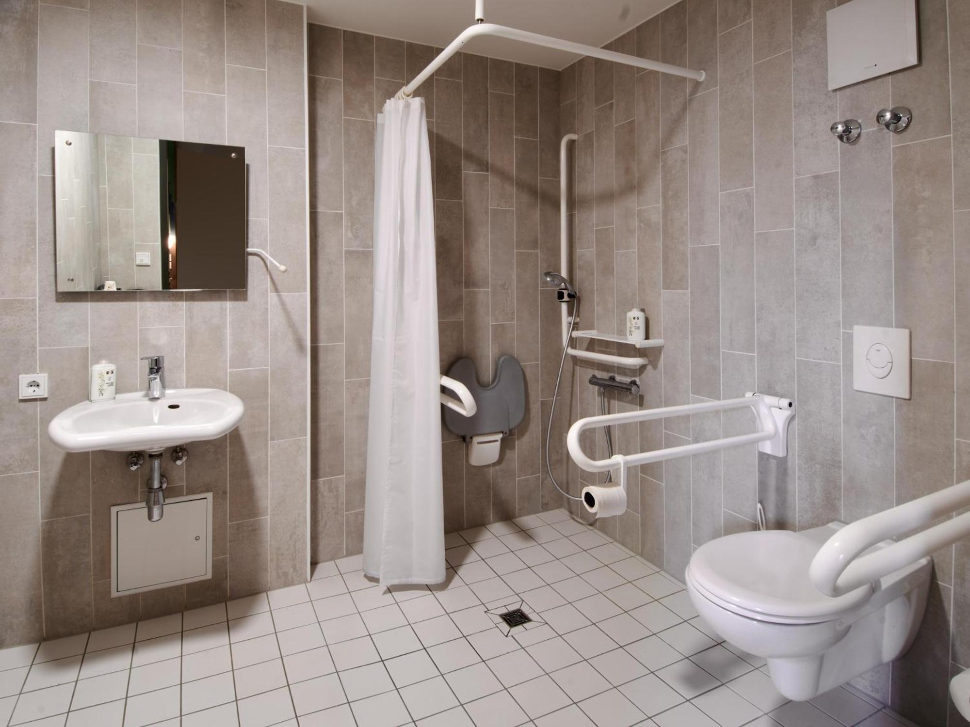 B&B Hotel Bad Homburg บาดฮอมบูร์ก ฟอร์ แดร์เฮอเฮอ ภายนอก รูปภาพ