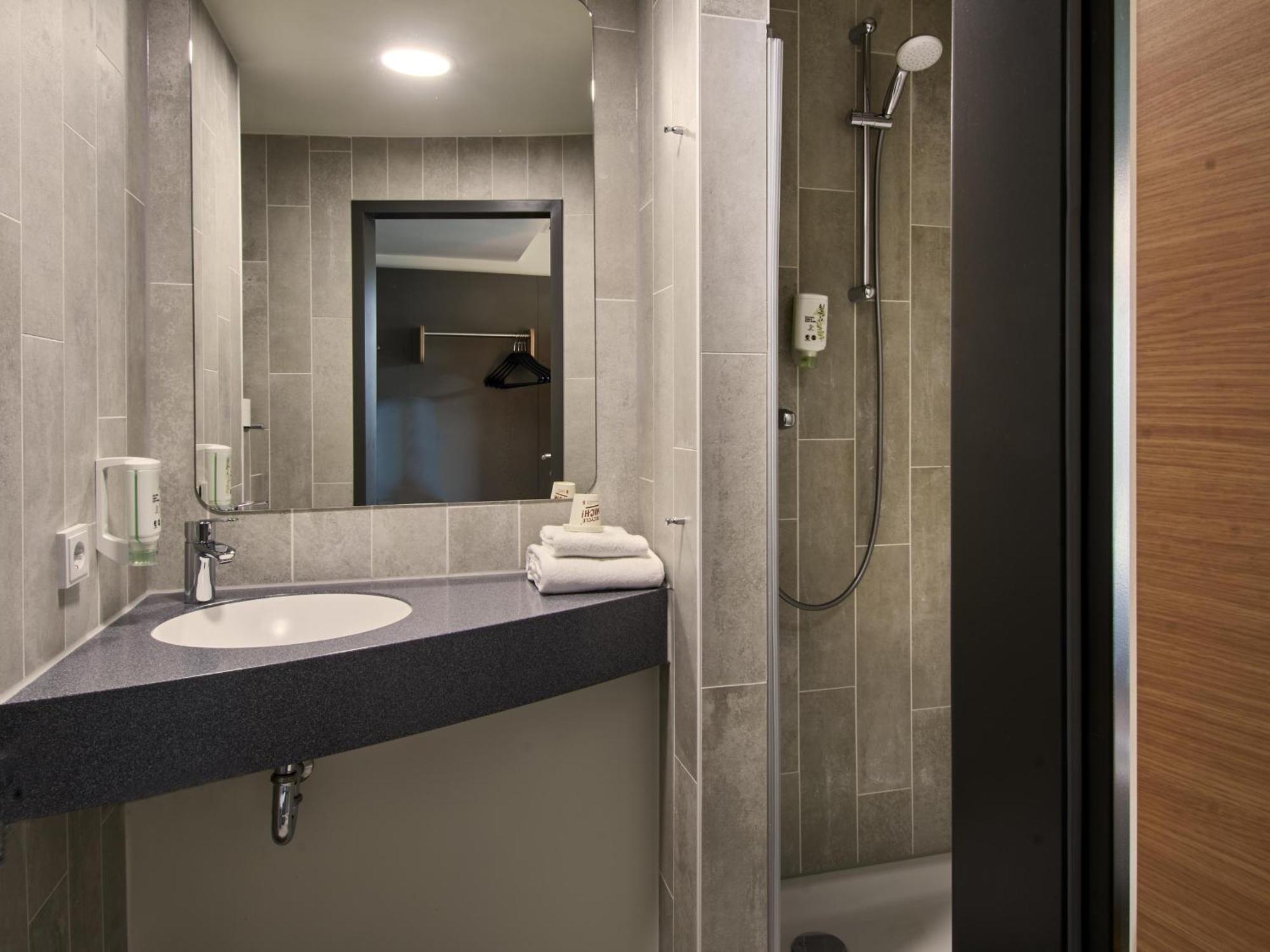 B&B Hotel Bad Homburg บาดฮอมบูร์ก ฟอร์ แดร์เฮอเฮอ ภายนอก รูปภาพ
